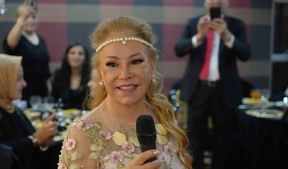 83 yaşındaki Bedia Akartürk: "Halkıma daha güzel görünmek için ameliyat oldum"