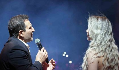 Rafet El Roman’dan Kırıkkale’de unutulmaz 23 Nisan konseri: Binlerce kişi meydana akın etti