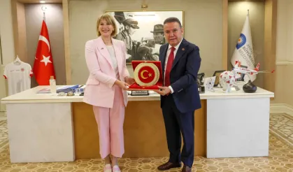 Birleşik Krallık Türkiye Büyükelçisi Başkan Muhittin Böcek’i ziyaret etti