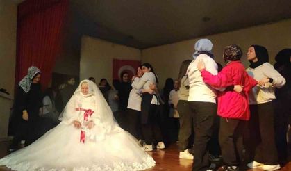 Gelinlik giyme hayali 65 yaşında gerçek oldu