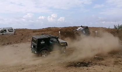 Artvin’de off-road yarışlarında yürekler ağza geldi: 2 araç devrildi