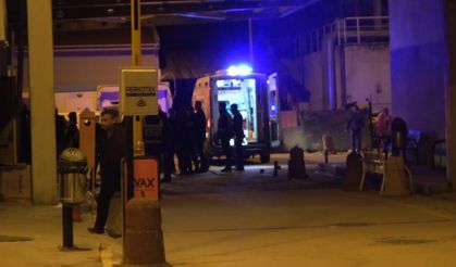 İzinsiz tezgah tartışması kanlı bitti: 2 zabıta memuru yaralandı