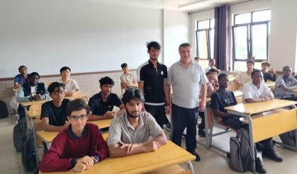 Uluslararası Tokat Anadolu İmam Hatip Lisesi’nde Yazar Yalçın’la Türkçe sohbeti