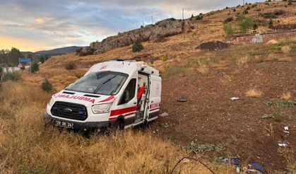Gümüşhane’de ambulans takla attı: 3 sağlık personeli yaralandı