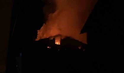 Alevlere teslim olan ev, küle döndü