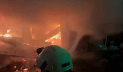 Rize'de 3 katlı binanın kömürlüğünde yangın paniği