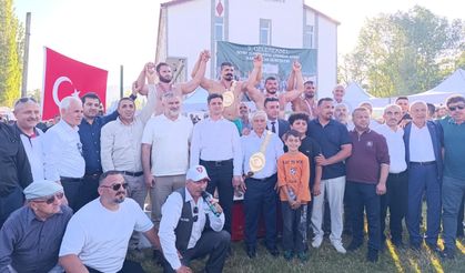 BAŞÇİFTLİK’TE KARAKUCAK GÜREŞLERİ NEFES KESTİ