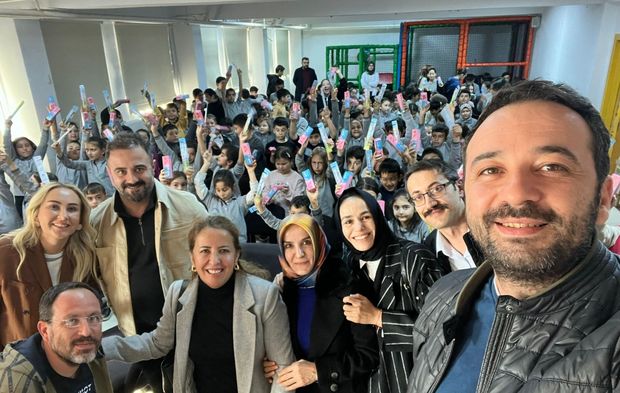 Tokatlı eczacılardan öğrencilere diş macunu ve fırçası hediyesi