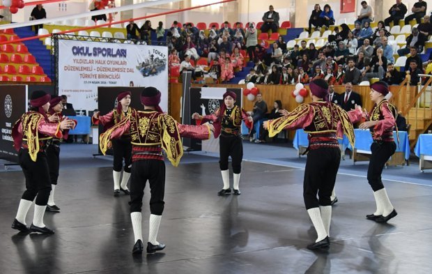 Halk oyunlarının kalbi Tokat’ta atıyor: İşte o kalp atışından görüntüler