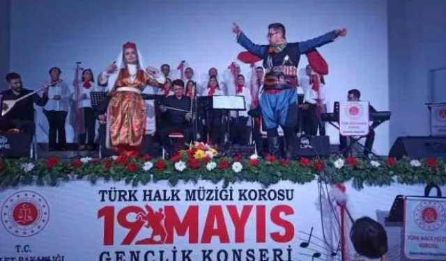 Adliye personelinden Türk halk müziği konseri