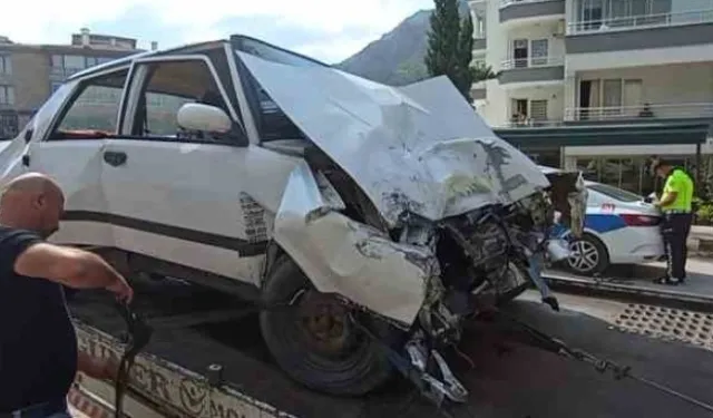 Amasya’da halk otobüsüyle otomobil çarpıştı: 4 yaralı