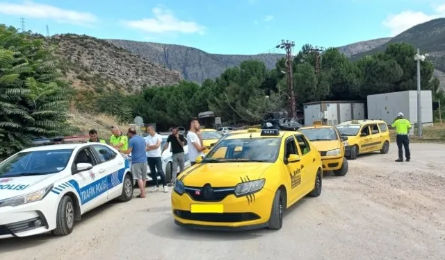 Amasya’da polisten ticari taksilere taksimetre denetimi