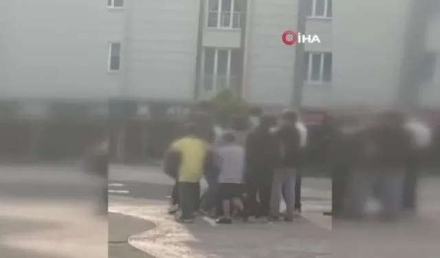 Arnavutköy’de bir grup gencin tekme tokat kavgası kamerada