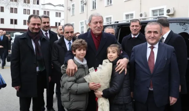 Bakan Akar, Tokat'ta Valiliği ve Belediyeyi ziyaret etti