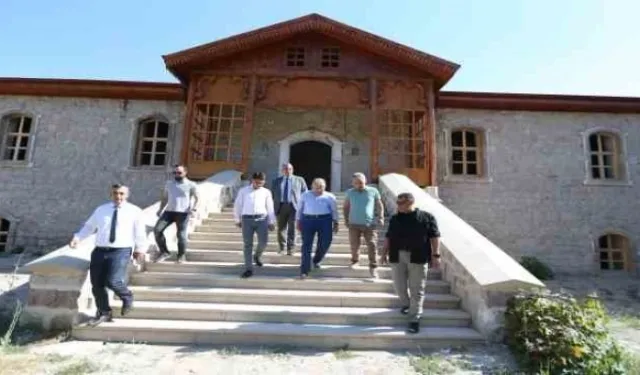 Başkan Büyükkılıç, 85 yıllık Pazarören Öğretmen Okulu’nu inceledi, duygu dolu anlar yaşadı