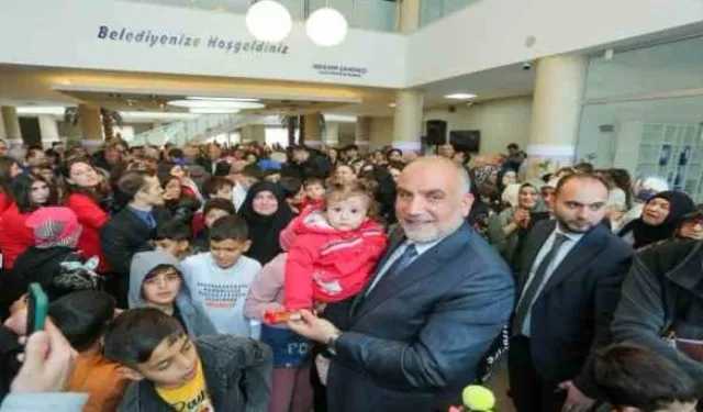 Başkan Sandıkçı: “Hemşehrilerimiz depremzedeler için canla başla çalıştı”