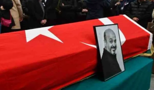 Gazeteci Şaban Arslan için Sabah gazetesi önünde tören