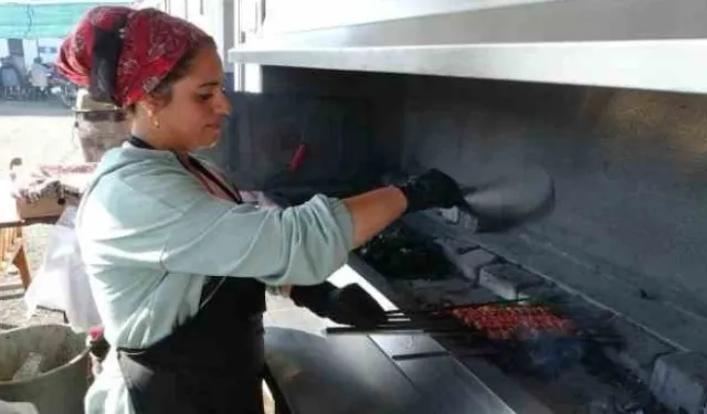 Malatya’nın tek kadın kebap ustası konteynerde ekmek mücadelesini sürdürüyor