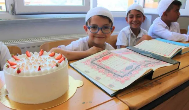 Mehmet Emin’e sürpriz doğum günü pastası
