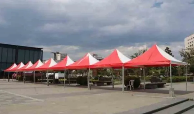 OKAF’23’te tepki çeken çadır rengi yerine ’kırmızı-beyaz’