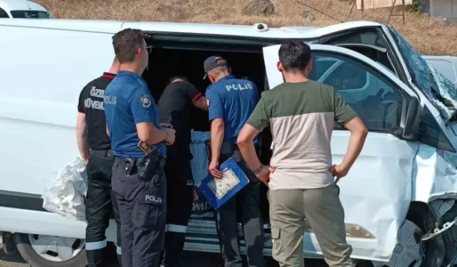 Para dolu nakil aracı otobüsle çarpıştı: 4 yaralı