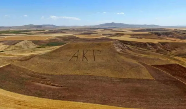 Parti sevgisini dağlara kazıdı