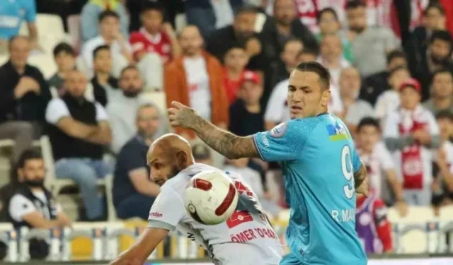 Sivasspor’da Rey Manaj ilk resmi maçına çıktı