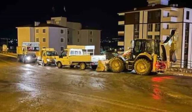 Tokat’ta yoğun sağanak belediye ekiplerini harekete geçirdi