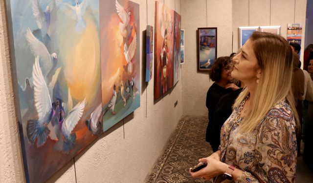 Trabzon'da "40 Yıldan İzler" resim sergisi sanatseverlerle buluştu