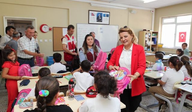 İzmit'in kırsaldaki okullara eğitim desteği sürüyor