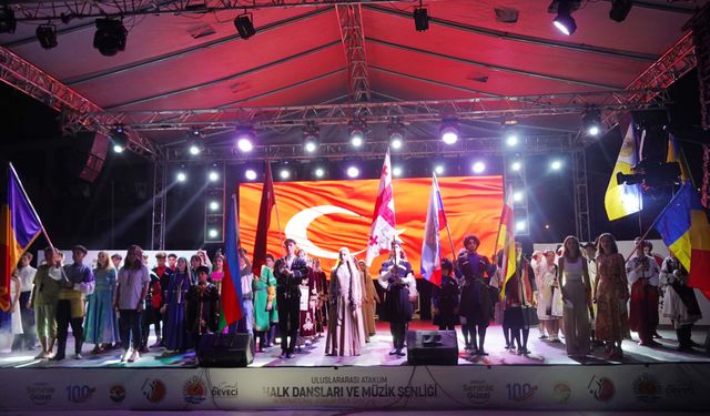 Atakum halk dansları ekibi festival yolcusu