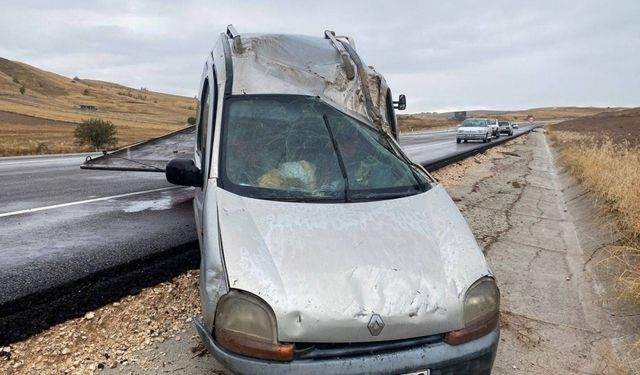 Çorum'da otomobille hafif ticari araç çarpıştı, 4  kişi yaralandı