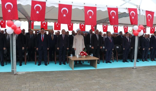 Diyanet İşleri Başkanı Erbaş, cami ve gençlik merkezi açılışına katıldı: