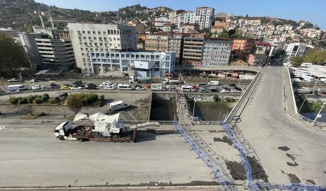 Zonguldak'ta yıkılması planlanan Fevkani Köprüsü yaya ve araç trafiğine kapatıldı