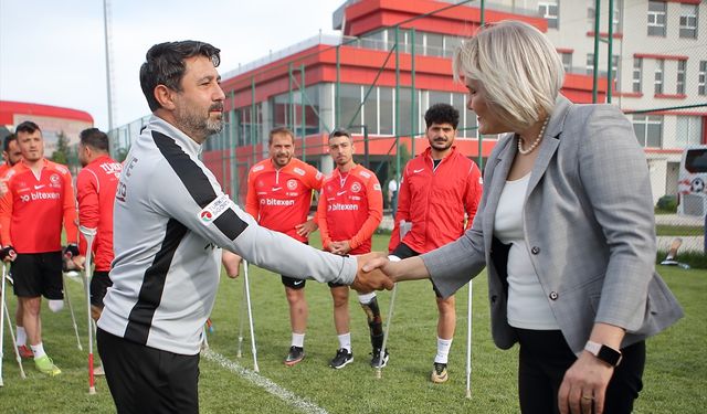 Çorum'da engelli derneklerinden Ampute Milli Futbol Takımı'na ziyaret