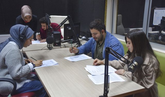 Gümüşhane Üniversitesi öğrencileri, Kampüs FM'de mesleki tecrübe kazanıyor