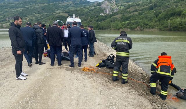 Samsun'da gölete devrilen kamyonun sürücüsü öldü