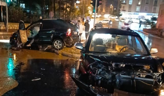 Konya’da yağışlı hava kazalara neden oldu: 6 yaralı