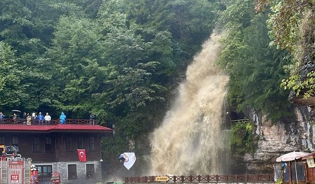 Trabzon'da Çal Mağarası'nda sağanak nedeniyle mahsur kalan turistler kurtarıldı