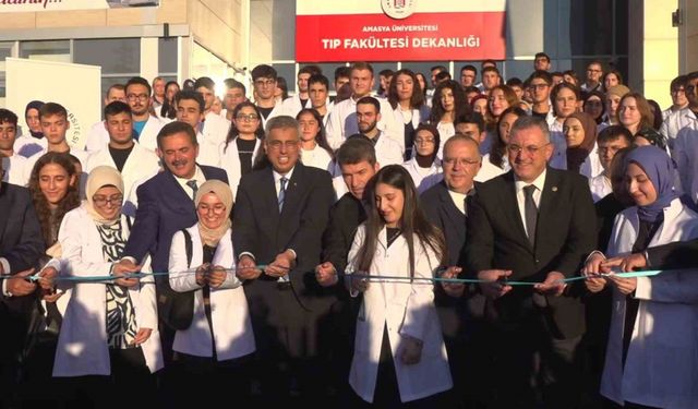 Bakan Memişoğlu: "Dünyada böyle bir depremin yarasını sarabilecek başka millet yok”