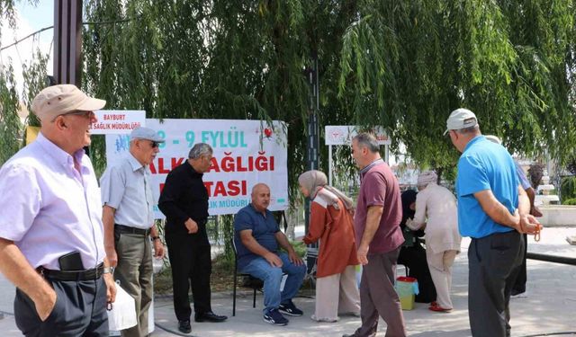 Bayburt’ta Halk Sağlığı Haftası etkinlikleri: vatandaşların şeker ve tansiyon ölçümleri yapıldı