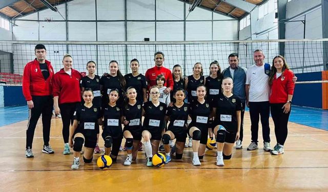 Çaycumaspor Voleybol Küçük Kızlar Takımı, Karadeniz Ereğli’yi 3-0 mağlup etti