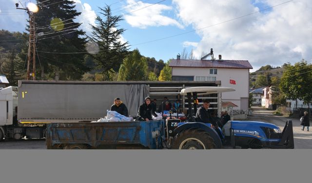 Tokat'ta yapılan kışlıklar İstanbul'daki gurbetçilere gönderildi