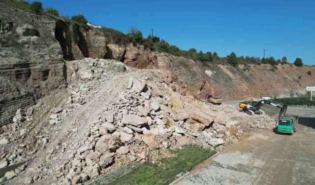 Heyelan OSB’deki iki fabrikanın yolunu kapattı