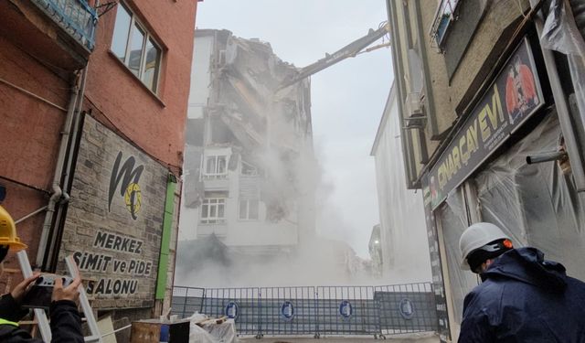 Çorum'da patlamada hasar gören binanın yıkımına başlandı