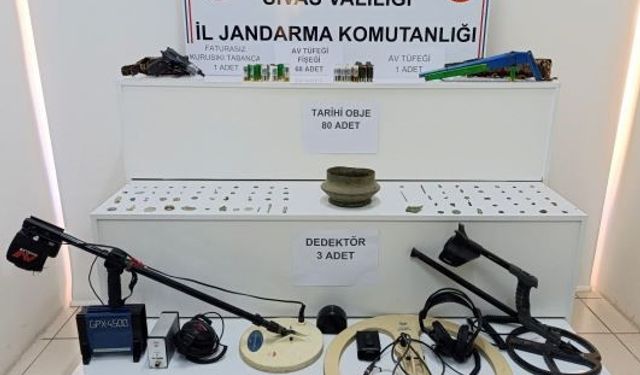 Sivas’ta jandarma operasyonu, 12 kişi gözaltına alındı