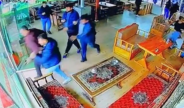 Amasya’da vatandaşların depremde kafeden kaçtığı anlar kamerada