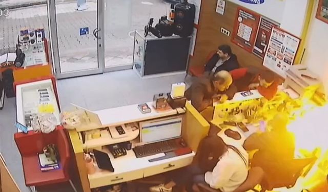 Artvin’de tamir için getirilen cep telefonu bomba gibi patladı