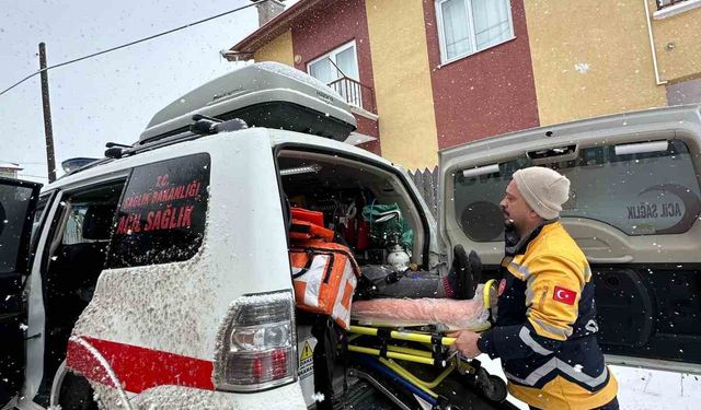 Ayağından yaralanan kadının yardımına paletli ambulans ile yetiştiler