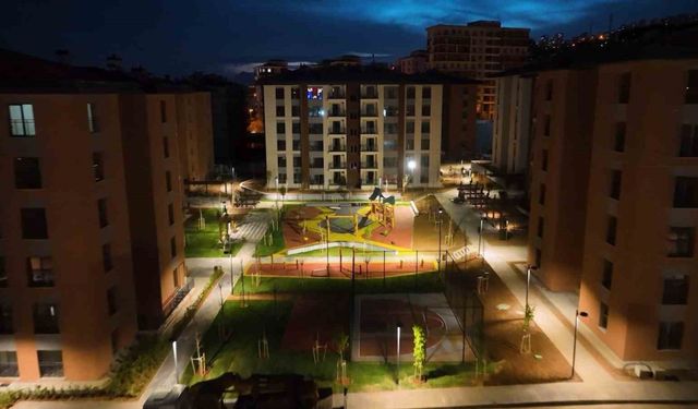 Bakan Kurum: "Ebrar Sitesi’nin yerine yaptığımız güvenli, konforlu konutlarımızı tamamladık"